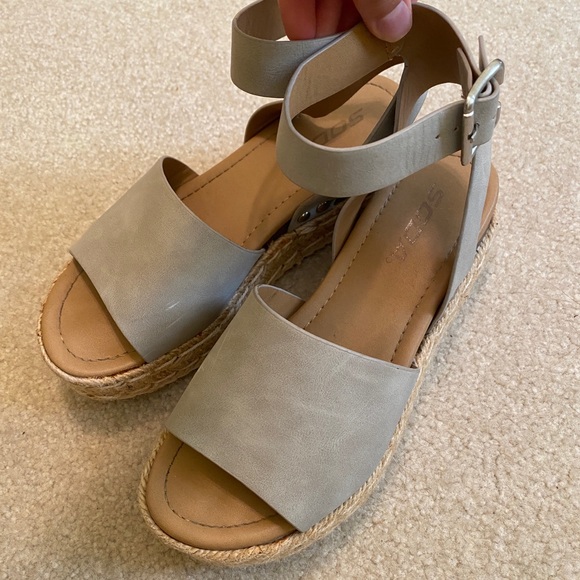 Soda Platform Sandals - Picture 8 of 10